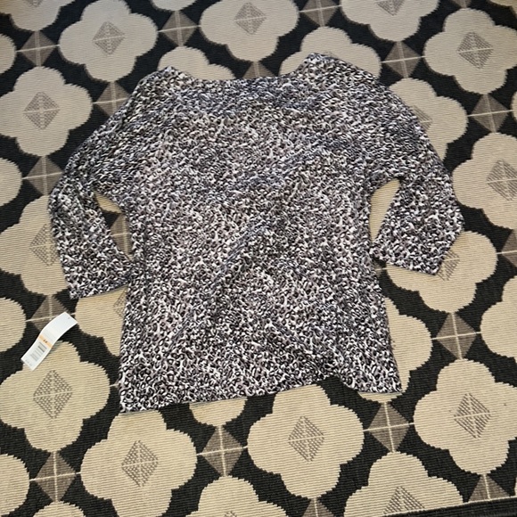 NEW Cheetah shirt - Picture 2 of 6